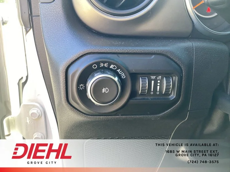 Used 2019 White Jeep Sport S image 16