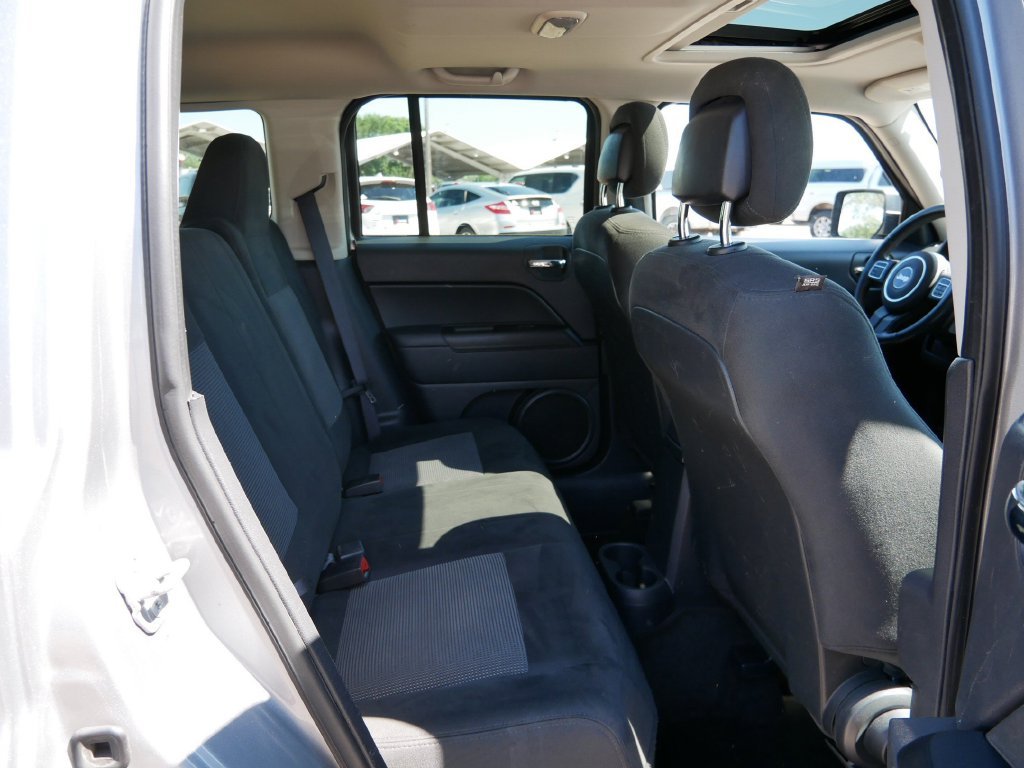 Used 2015 Silver Jeep Latitude image 9