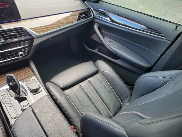 2021 BMW 5 Series 530i - Photo 17