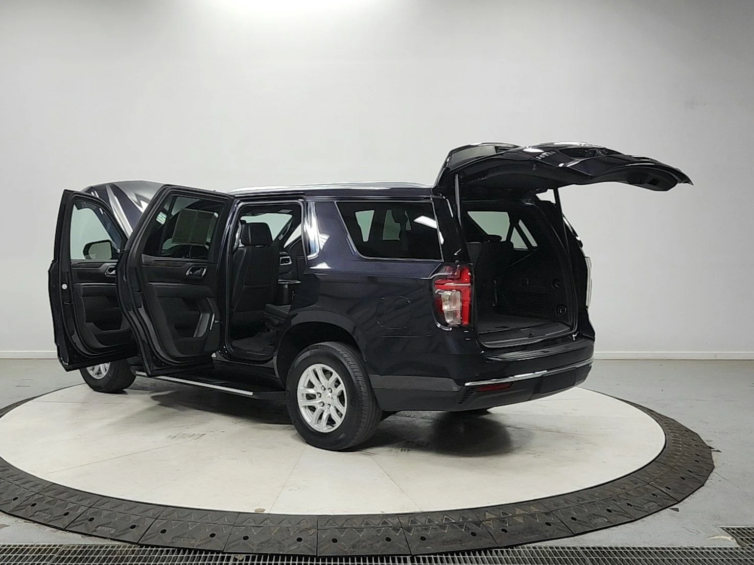 Used 2023 Gray Chevrolet LT image 13