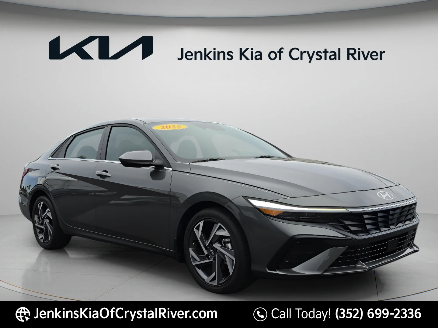 Used 2025 Amazon Gray Hyundai SEL Convenience image 1