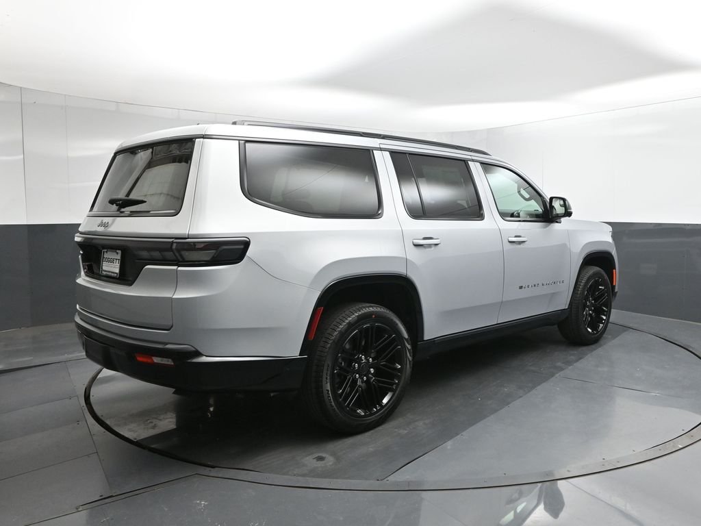 New 2026 Silver-Zynith Exterior Paint Jeep Limited Reserve image 8