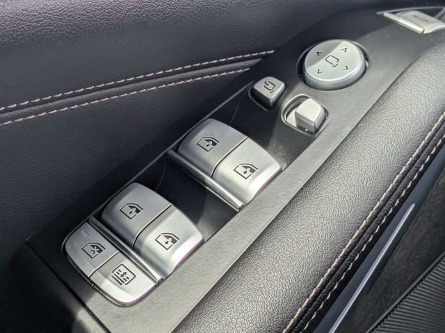 Used 2025 White BMW xDrive40i image 26