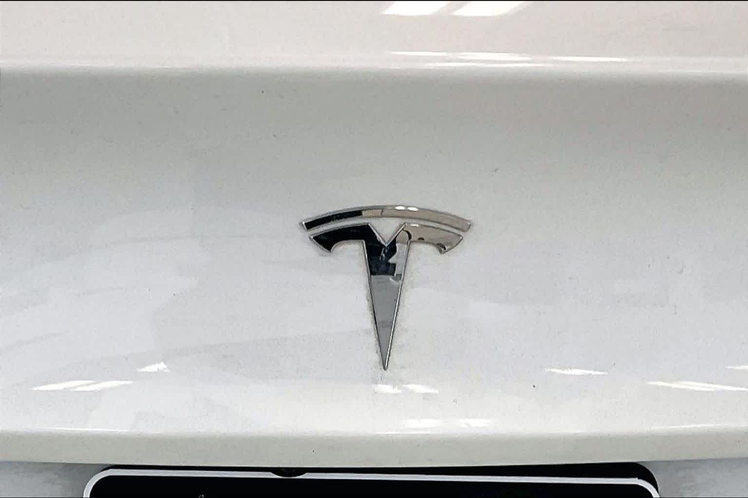 Used 2021  Tesla Standard Range Plus image 28