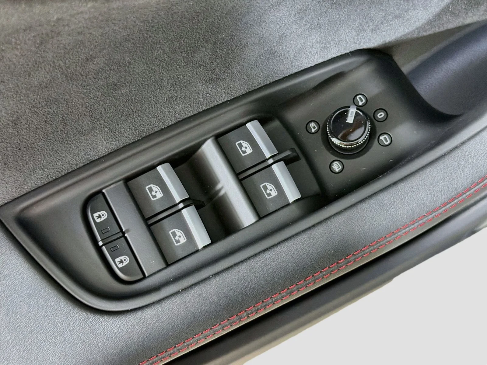 New 2026 Black Audi 4.0T Prestige image 18