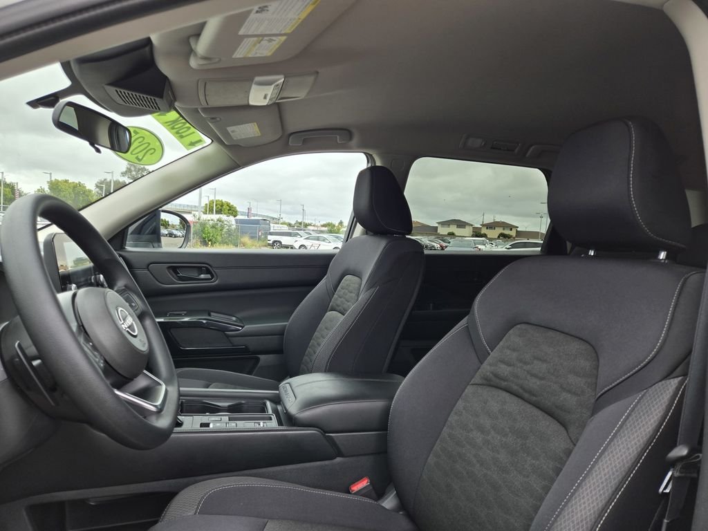 Used 2025 Glacier White Nissan S image 14