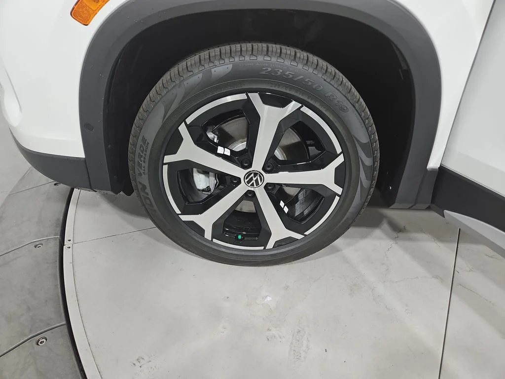 New 2026 White Volkswagen 2.0T SE image 25
