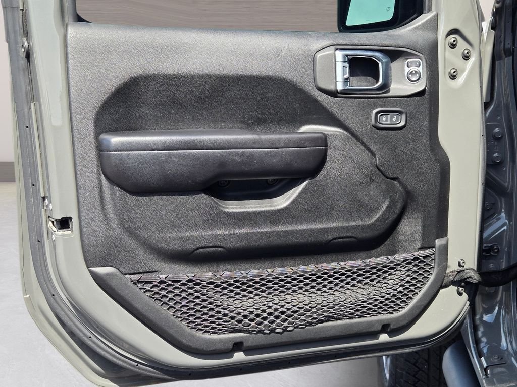 Used 2020 Gray Jeep Sport image 20