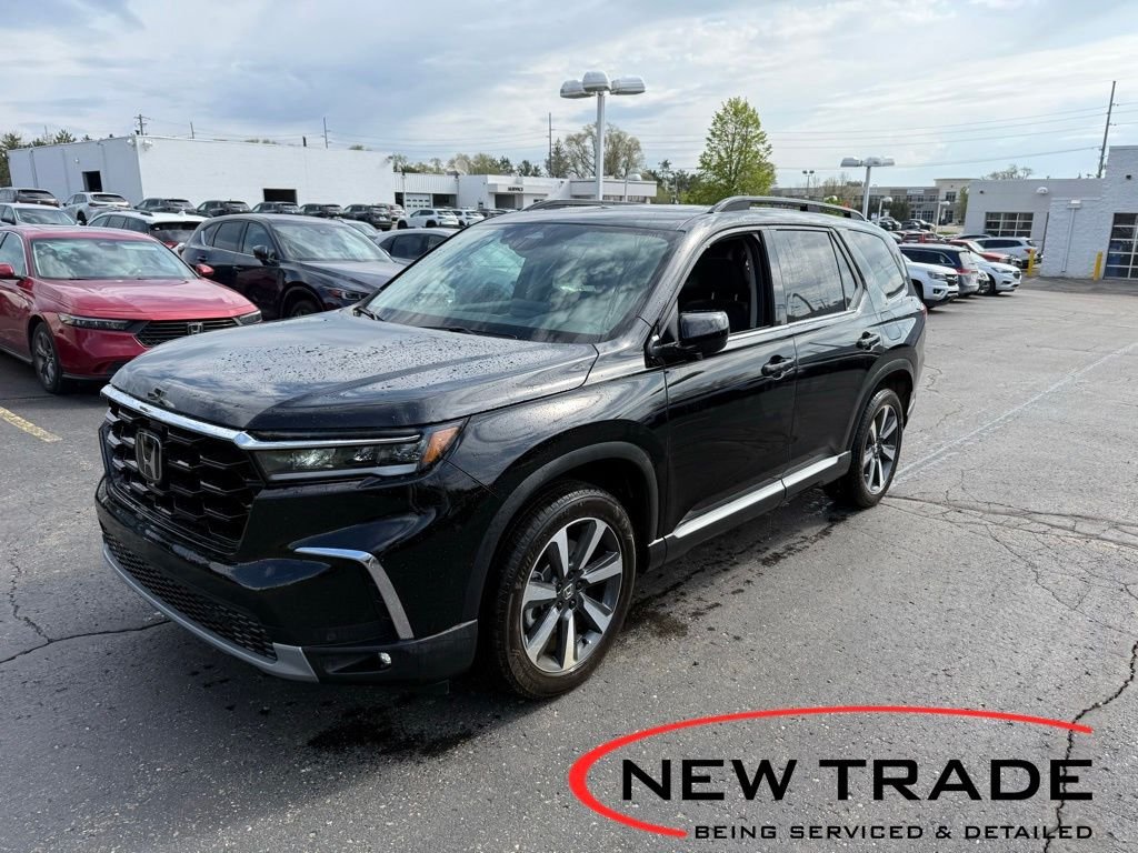 2025 Honda Pilot Touring AWD's photo