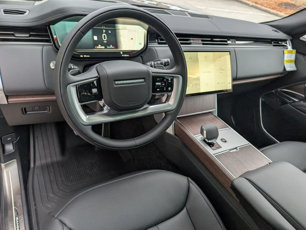 New 2026 Santorini Black Land Rover SE image 4
