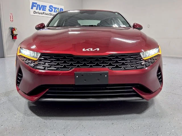 Used 2023 Red Kia LXS image 3