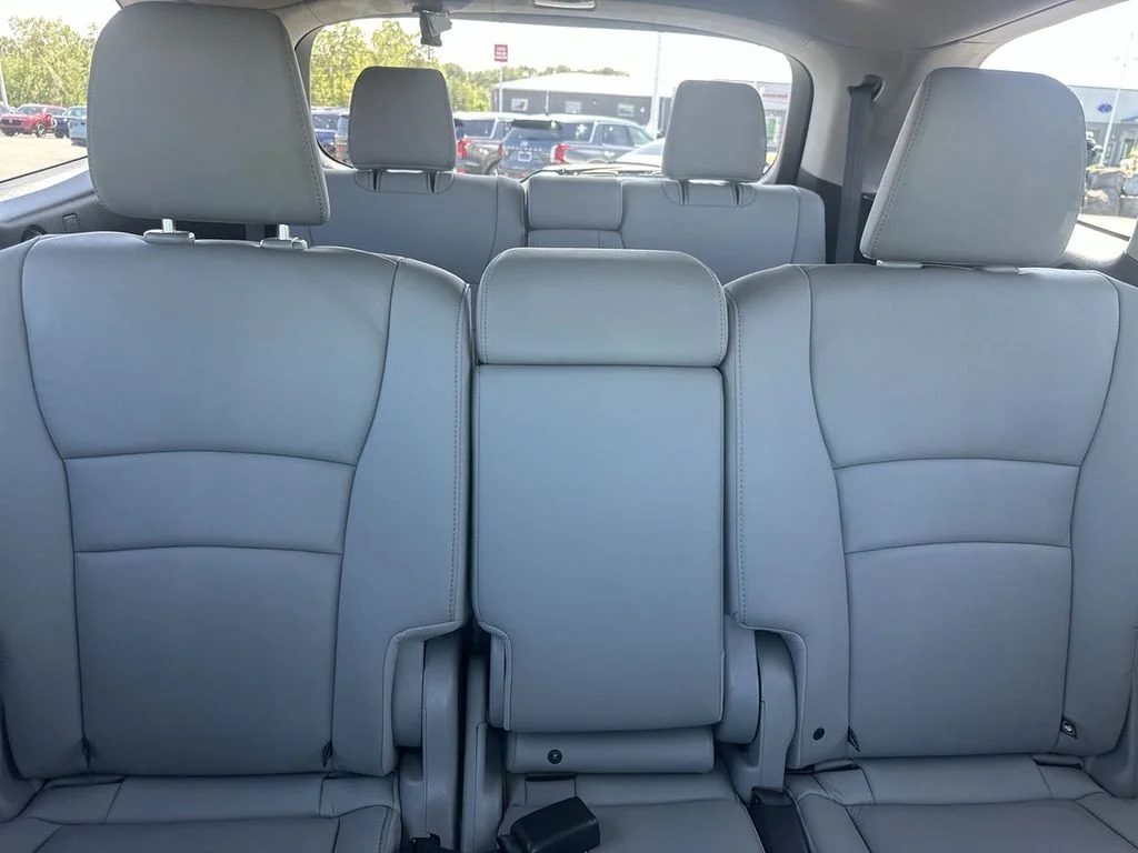 Used 2019  Honda EX-L image 13