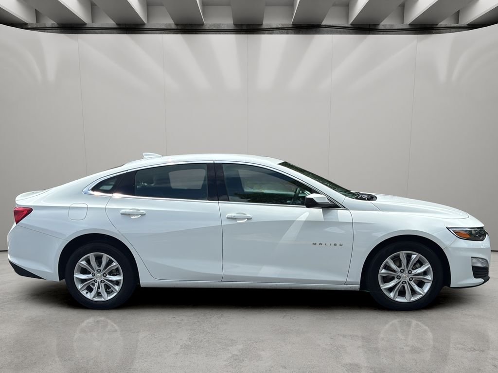 Used 2024 Summit White Chevrolet LT image 6