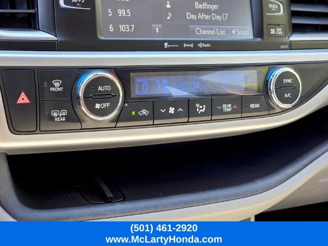 Used 2018 Blizzard Pearl Toyota XLE image 26