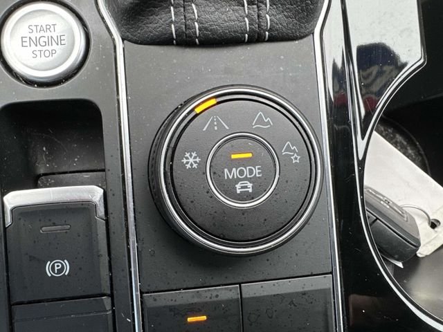 2022 Volkswagen Atlas SE w/Tech - Photo 32