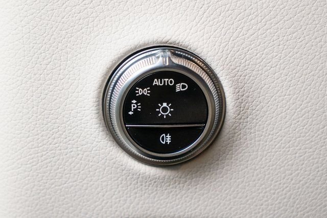 Used 2026 White Mercedes-Benz GLC 300 image 23