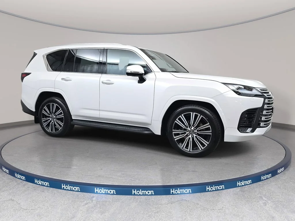 New 2026  Lexus 700h Luxury image 3