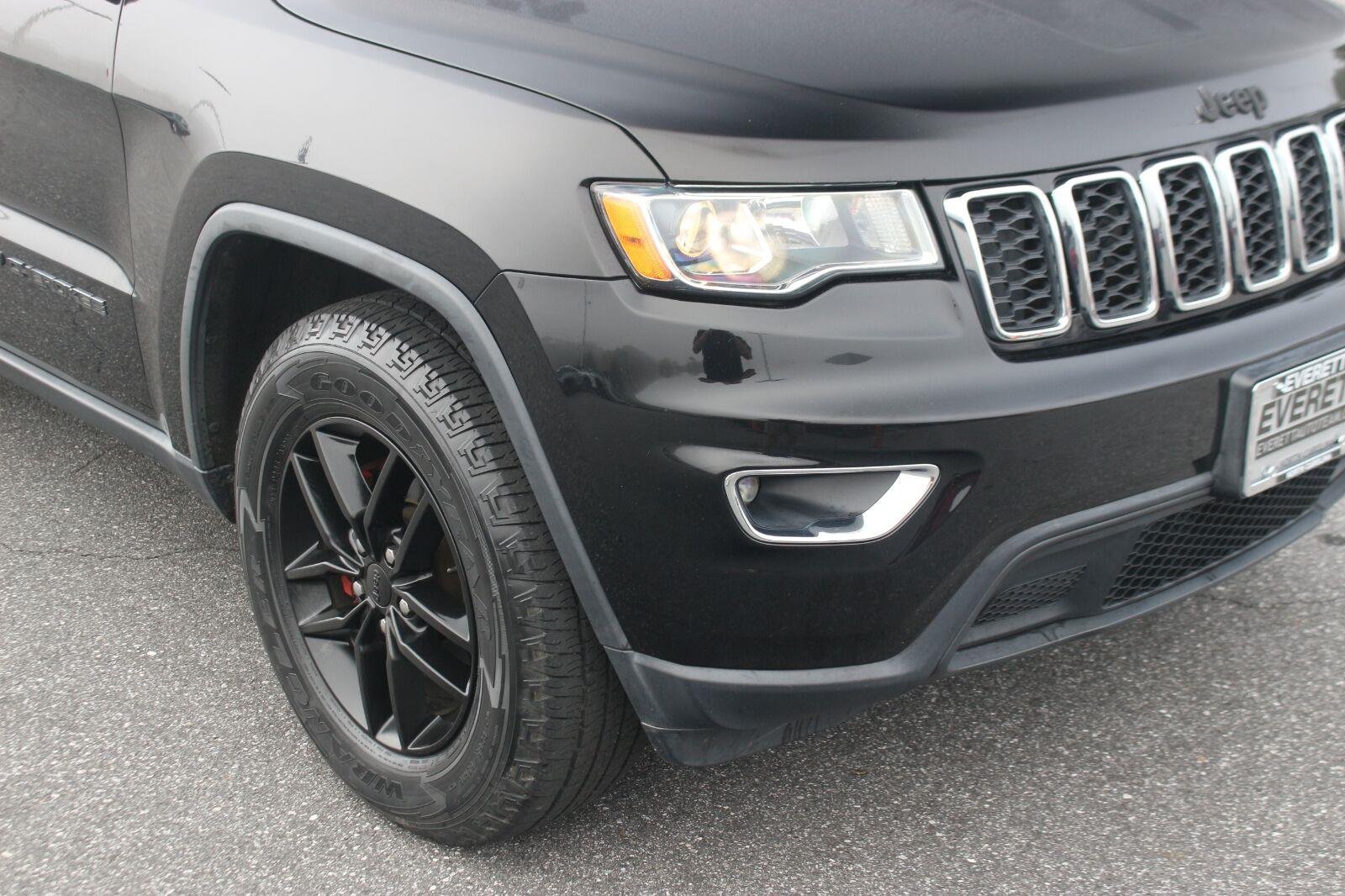 Used 2018  Jeep Laredo E image 8
