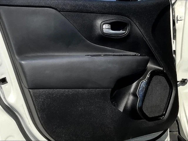 Used 2023 White Jeep Altitude image 21