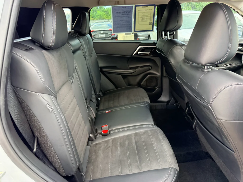Used 2023  Mitsubishi SE Special Edition image 15