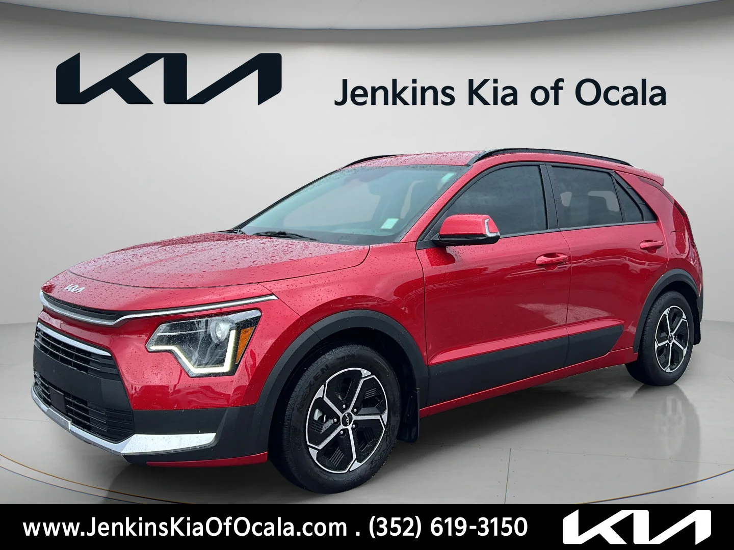 Used 2024 Runway Red Kia EX image 7