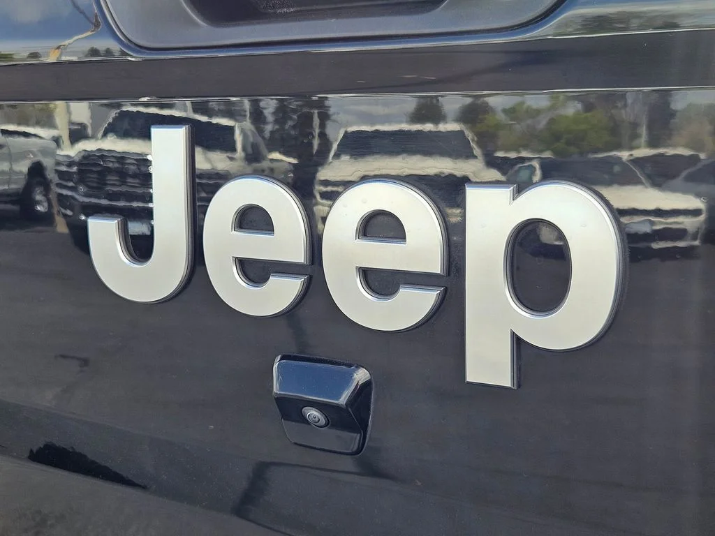 Used 2020 Black Clearcoat Jeep Overland image 26