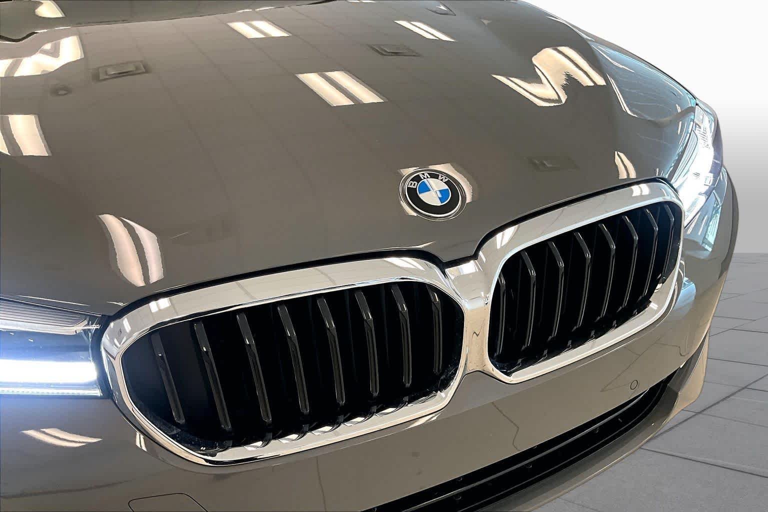 Used 2022 Bernina Grey Amber Effect Metallic BMW 530i image 27
