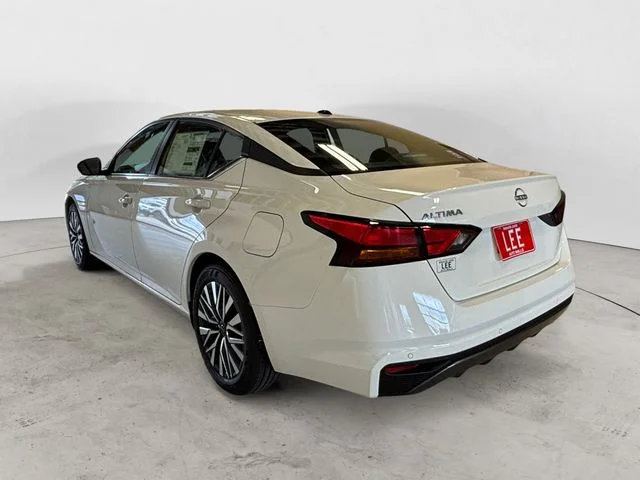 New 2026 White Nissan 2.5 SV image 3
