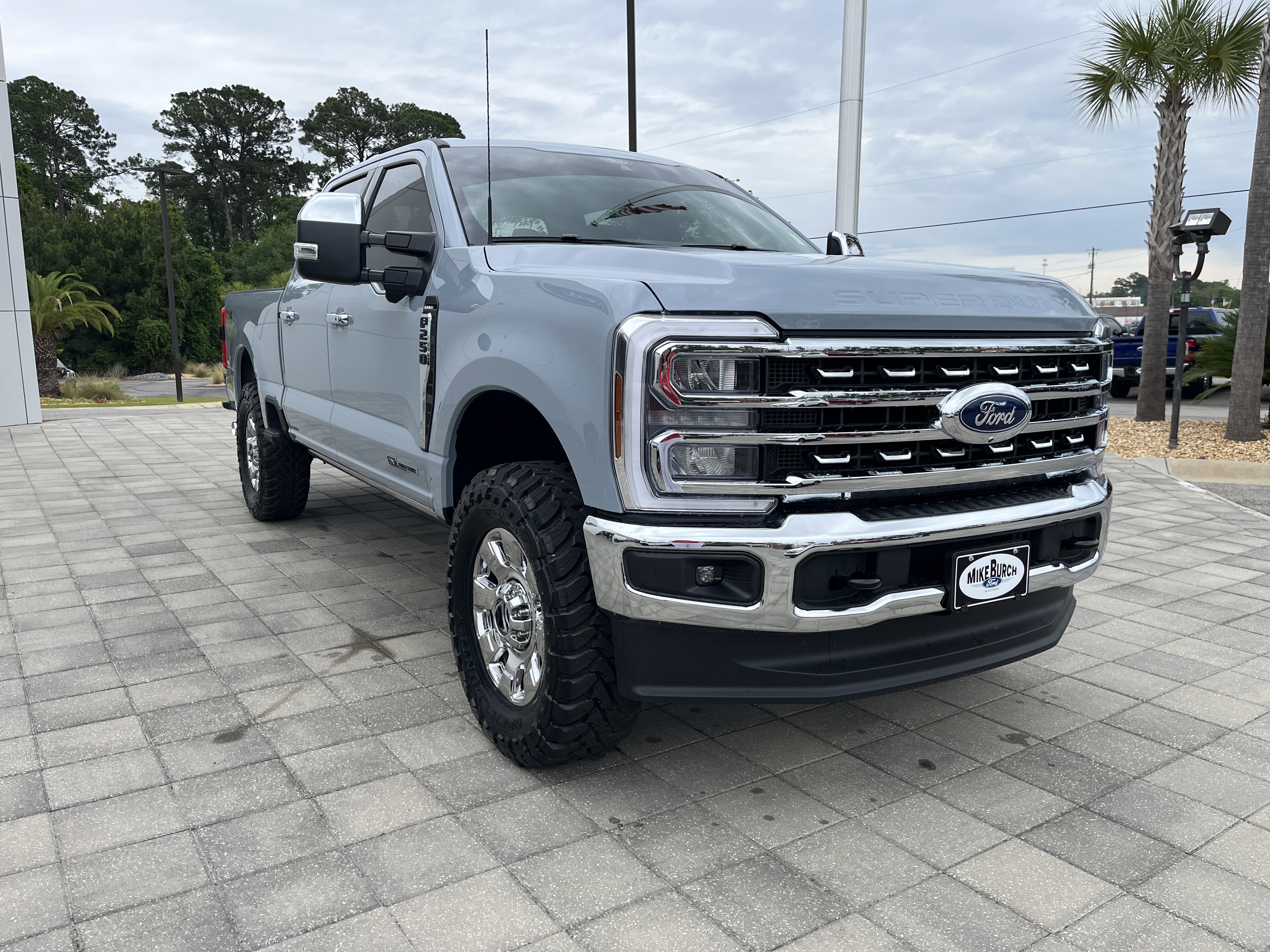 New 2026 Glacier Gray Metallic Tri-Coat Ford F-250® Lariat® image 7