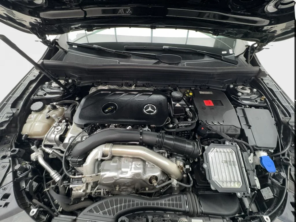Used 2025 Black Mercedes-Benz GLB 250 image 17
