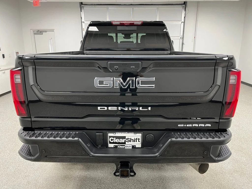 Used 2025 Black GMC Denali Ultimate image 9