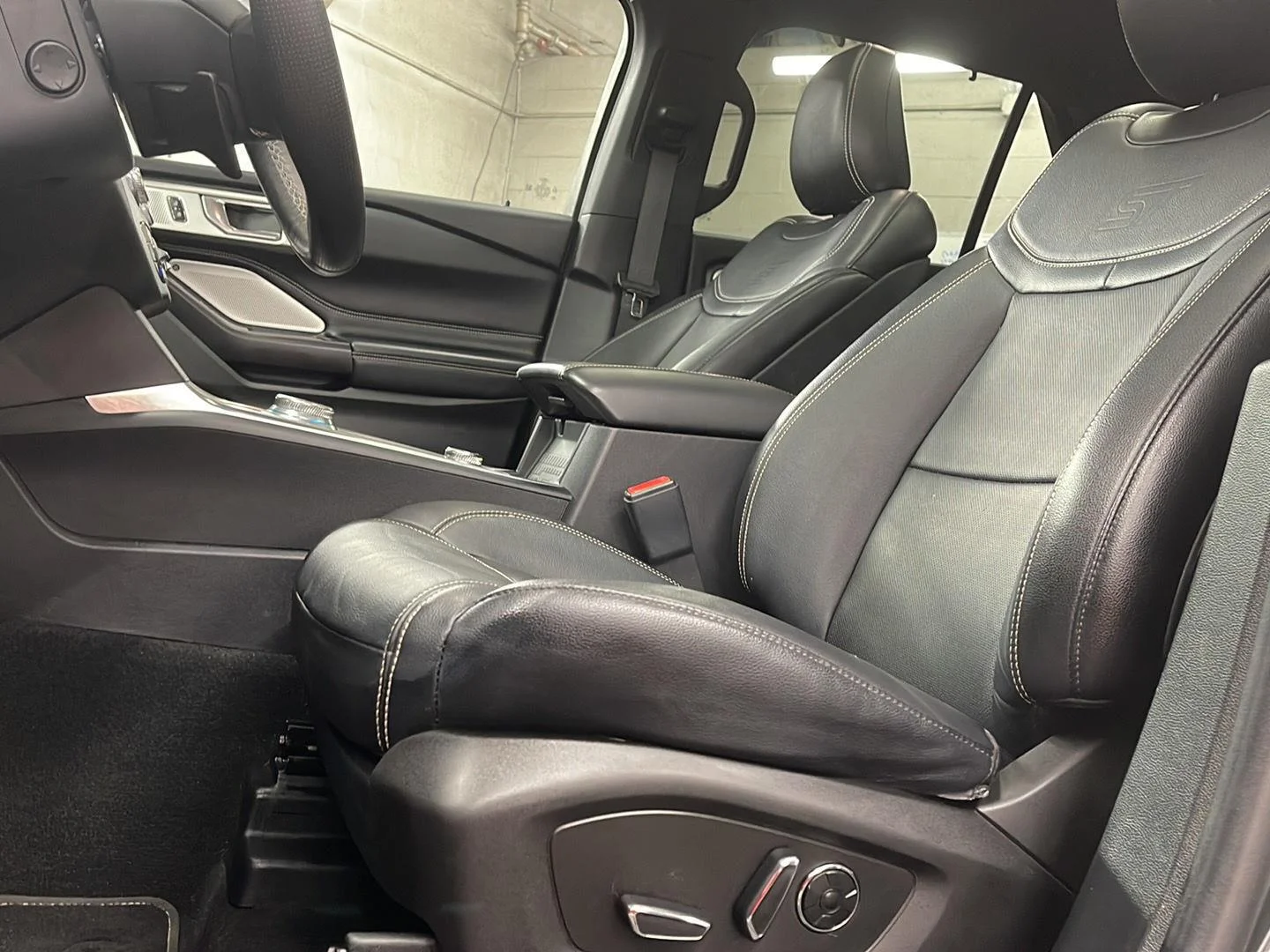 Used 2020 Magnetic Metallic Ford ST image 13