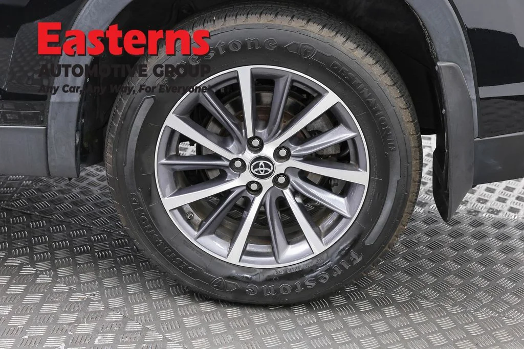 Used 2019 Black Toyota XLE image 36