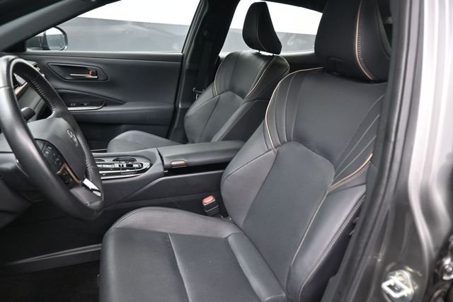 Used 2025  Toyota XLE image 18