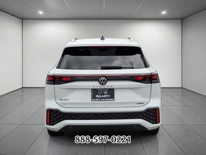 Used 2025 WHITE Volkswagen 2.0T SEL R-LINE image 4
