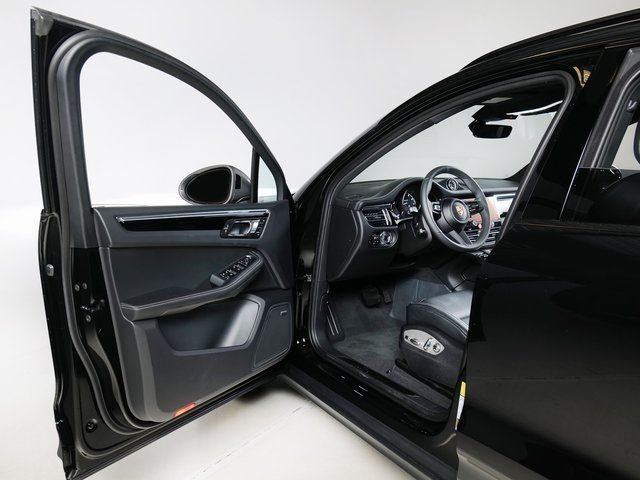 2025 Porsche Macan T - Photo 23