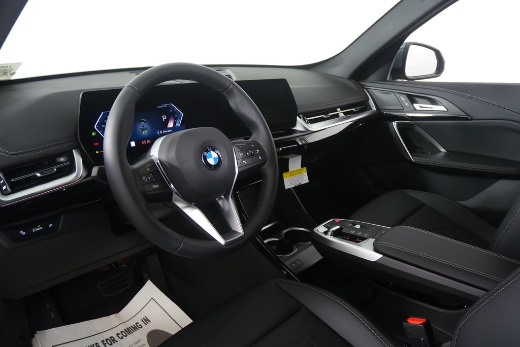 New 2026 Cape York Green Metallic BMW xDrive28i image 11