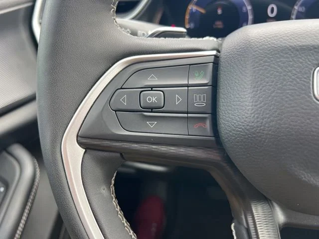 Used 2025 Black Jeep Altitude image 18