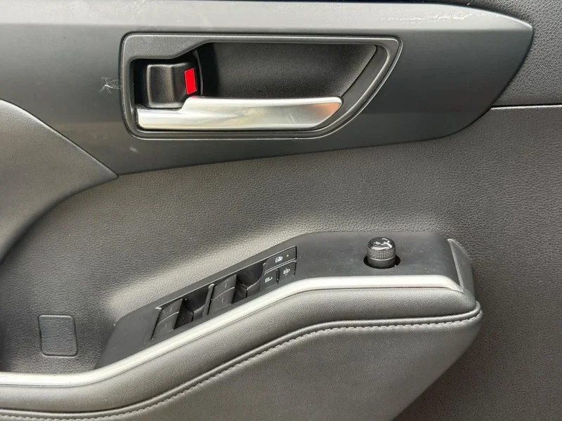 Used 2022 Celestial Silver Metallic Toyota XLE AWD (Natl) image 25