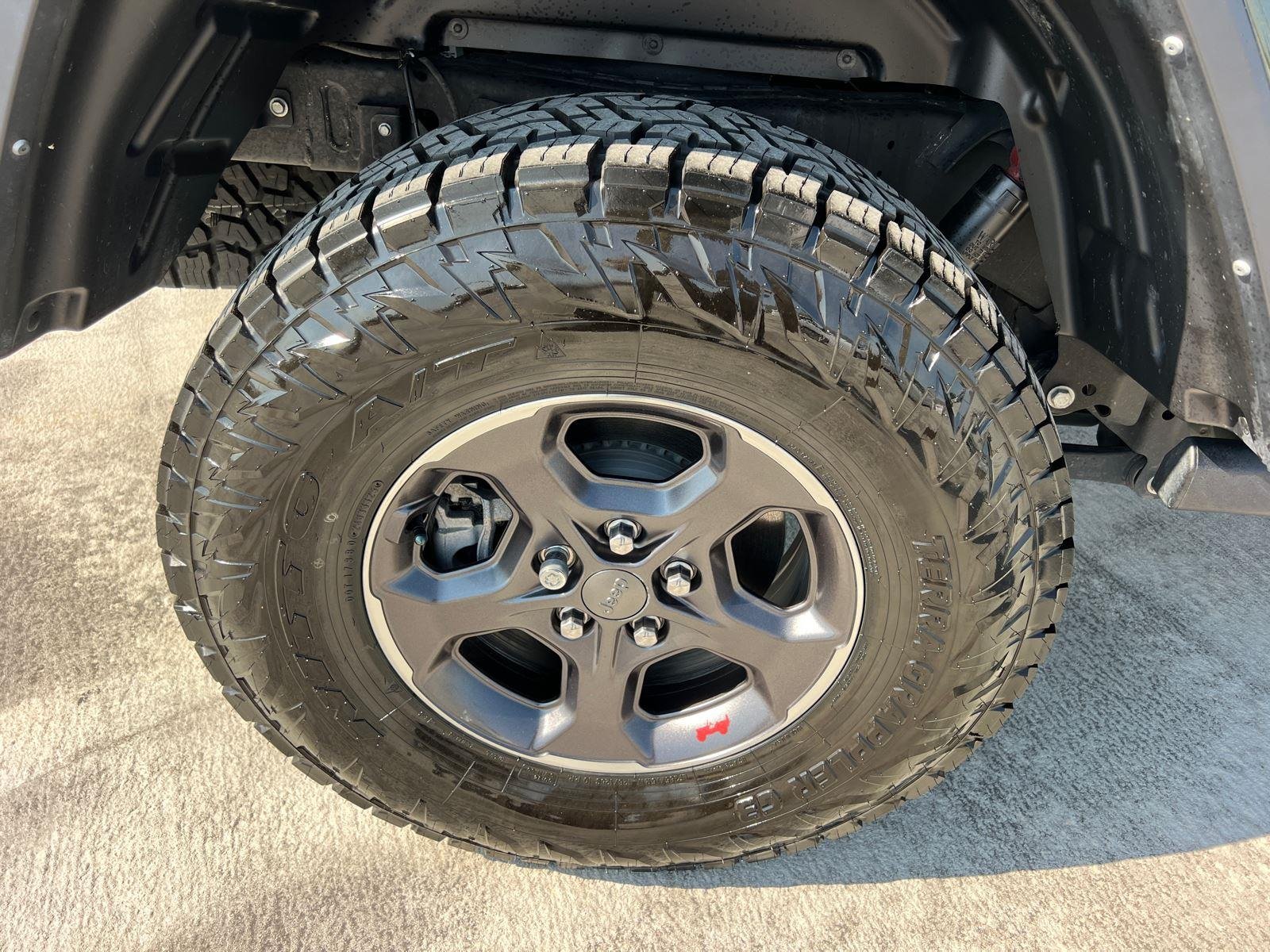 Used 2023 Sarge Green Clearcoat Jeep Rubicon image 17