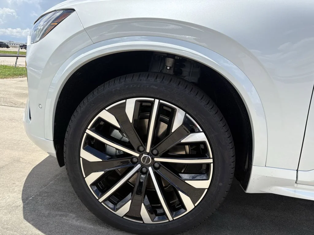 2026 Volvo XC90 Plus - Photo 9