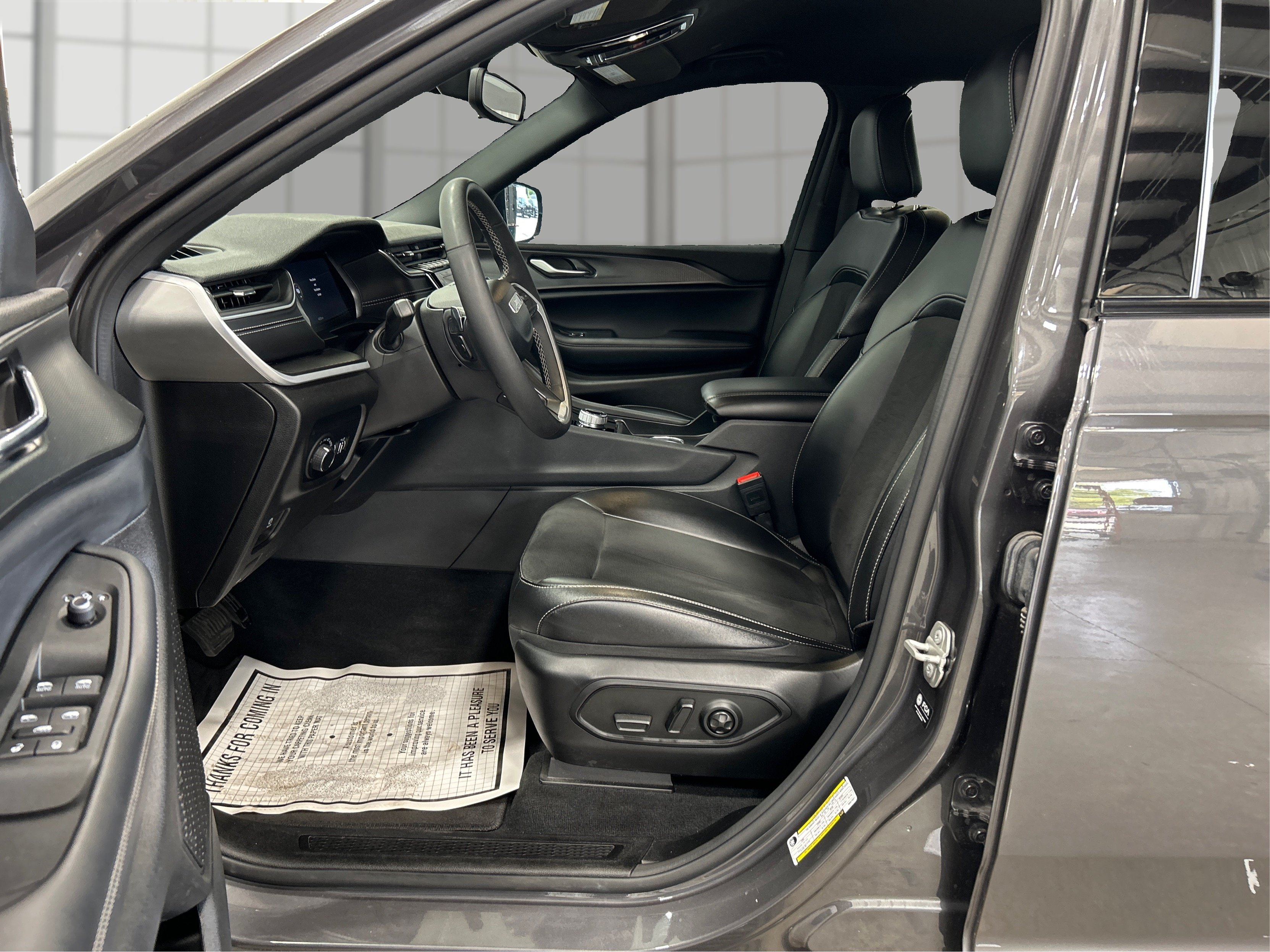 Used 2024 Gray Jeep Altitude image 9