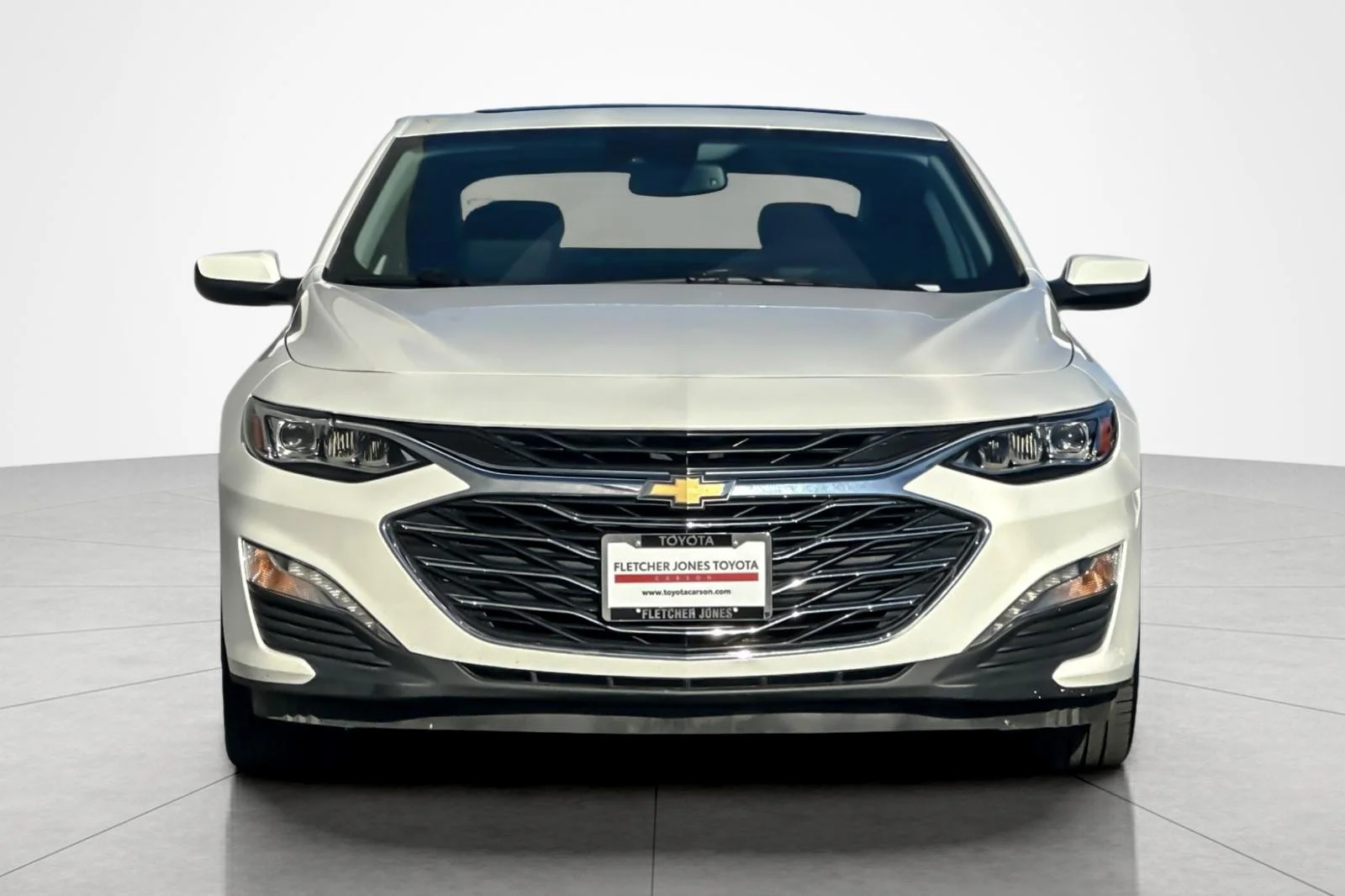 Used 2024 Summit White Chevrolet LT image 8
