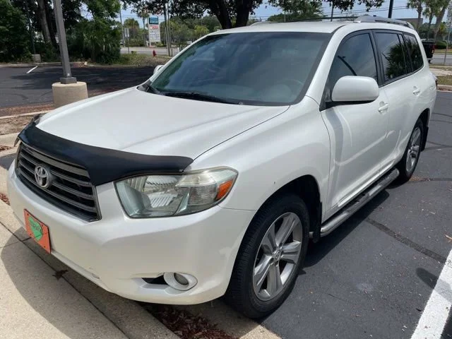 Used 2008 White Toyota Sport image 3