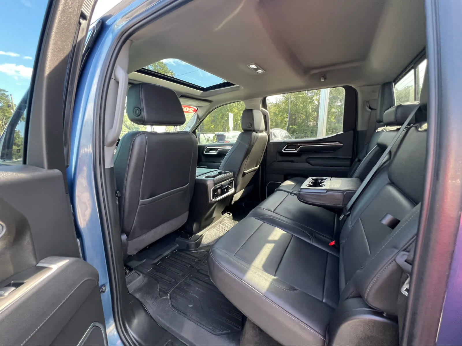 Used 2025 Downpour Metallic GMC Elevation image 8
