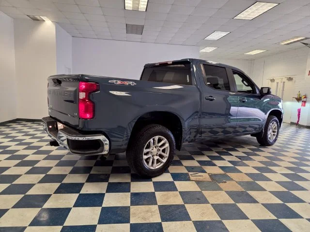 Used 2024 Lakeshore Blue Metallic Chevrolet LT (2FL) image 8