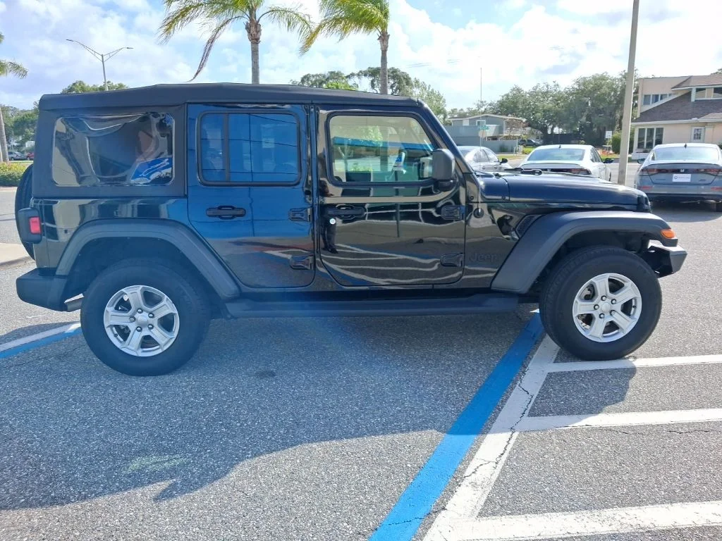 Used 2023 Black Jeep Sport S image 4