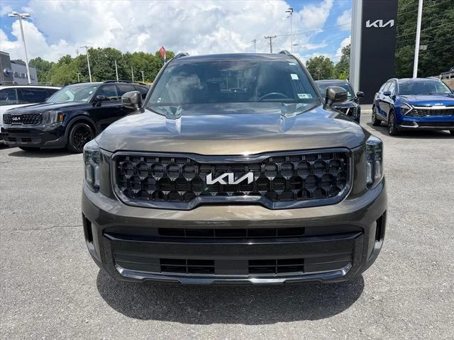 Used 2024 Green Kia EX X-Line image 17