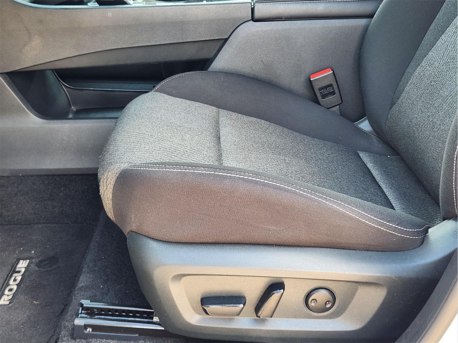 Used 2025 Everest White Pearl Nissan SV image 24