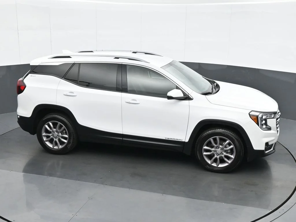 Used 2024 White GMC SLT image 24
